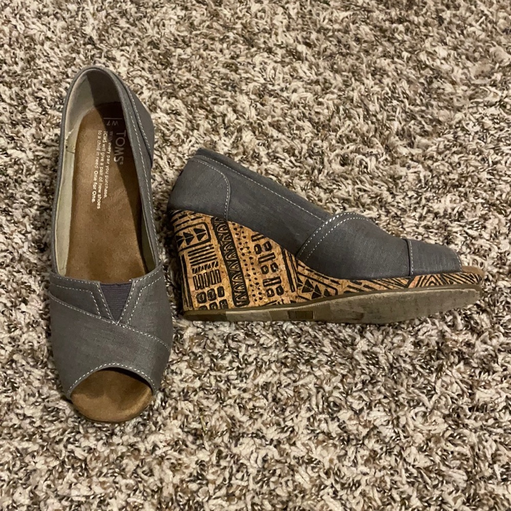 Grey Toms wedge heels w geometric design